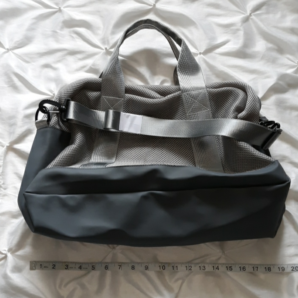 DSW Mesh Duffle Bag - Picture 4 of 16